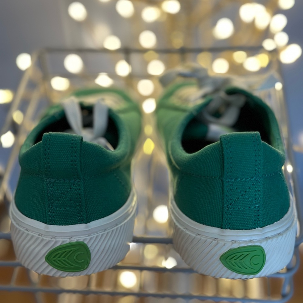 Cariuma Women's Green Canvas Sneakers - Picture 6 of 12